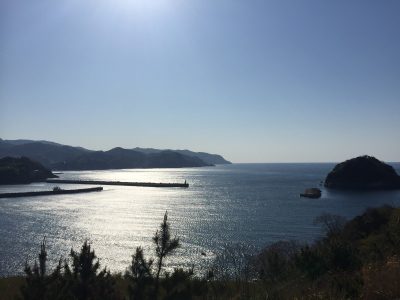 太陽が少しずつ海に落ちていく準備の素敵な風景～香住海岸　